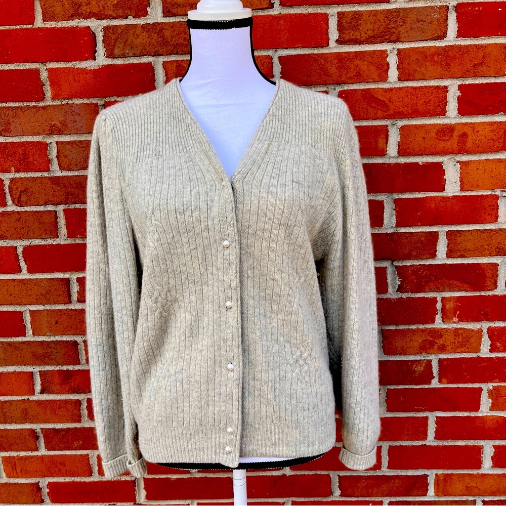 Vintage Carriage Court Button Front Medium Knit Lambs Wool Angora Sweater Medium